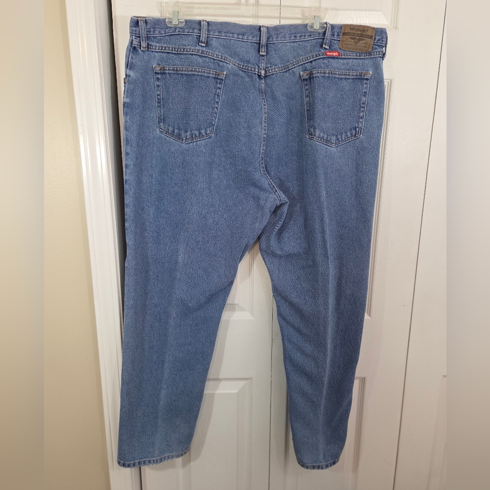 Mens Wrangler Relaxed Fit Straight Leg Jeans - Picture 4 of 11